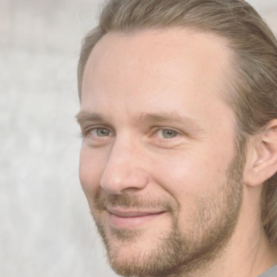 Damien Thorvaldsen teaching mobile SEO technical concepts during workshop session